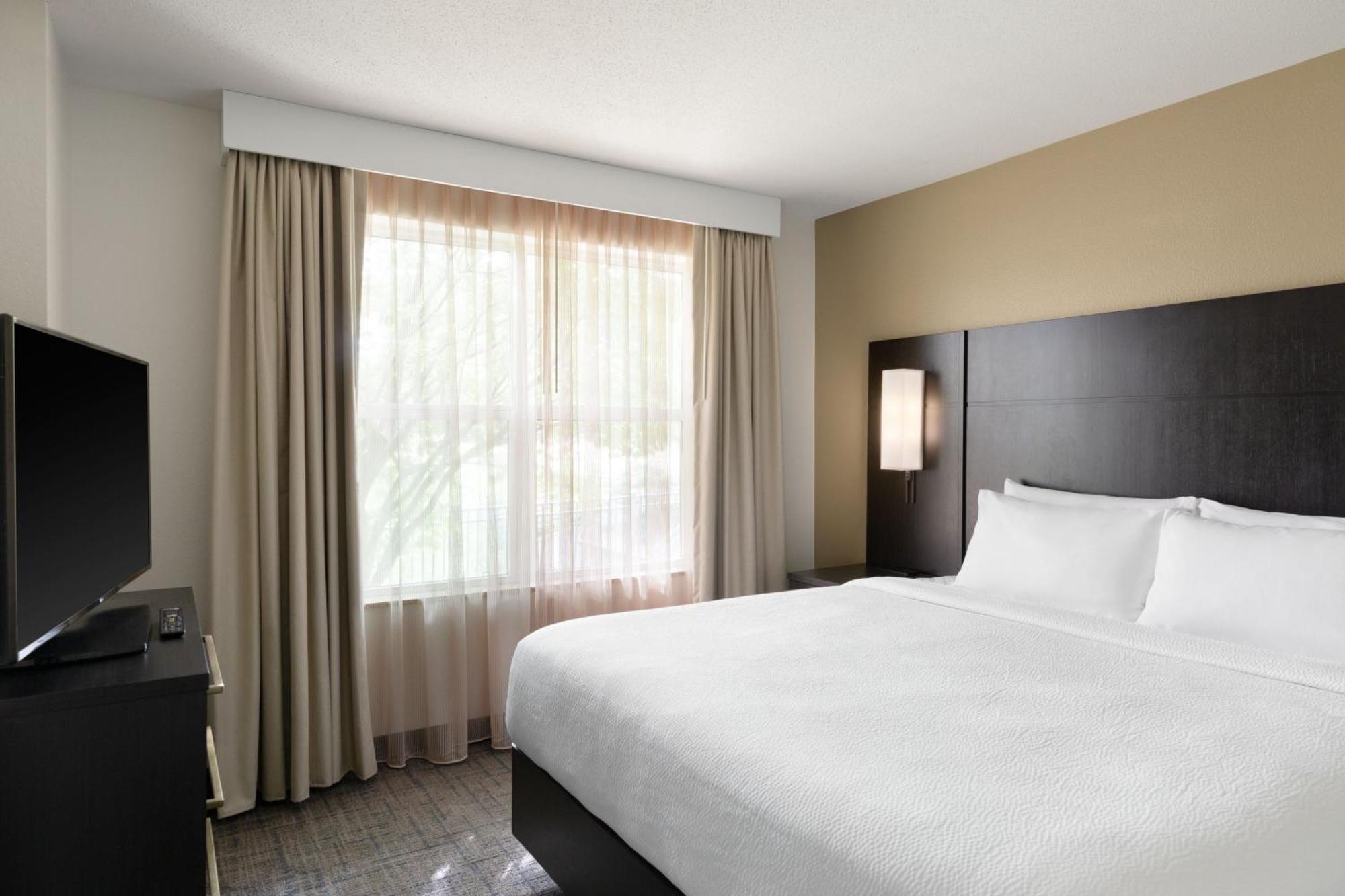 By Marriott Madison West/middleton Hotel